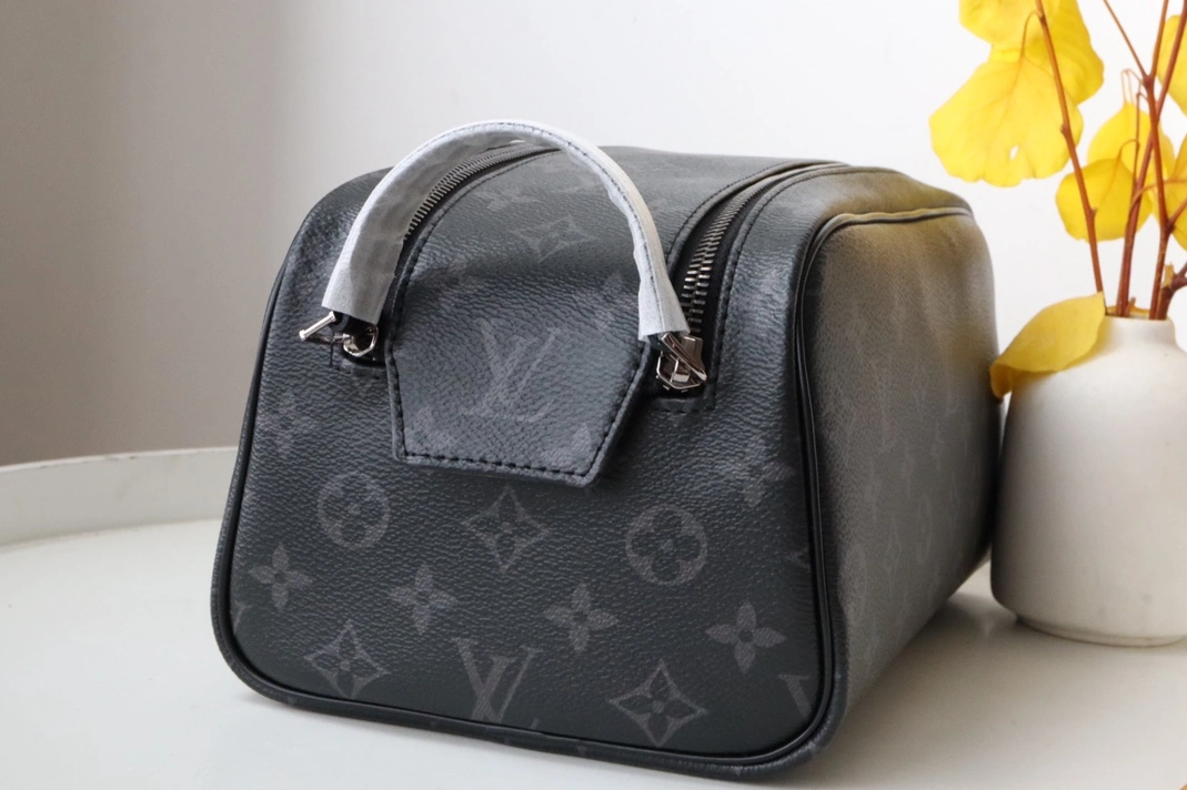 Sleek 4007 Louis Vuitton AAA Quality Handbags For Women