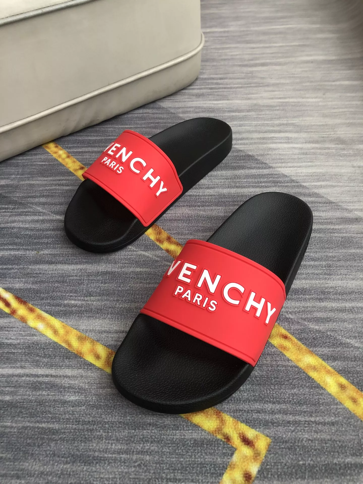 Sleek 4034 Givenchy Slippers For Men
