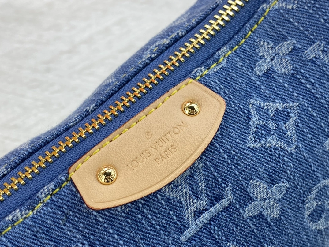 Sleek 4132 Louis Vuitton AAA Quality Shoulder Bags For Women