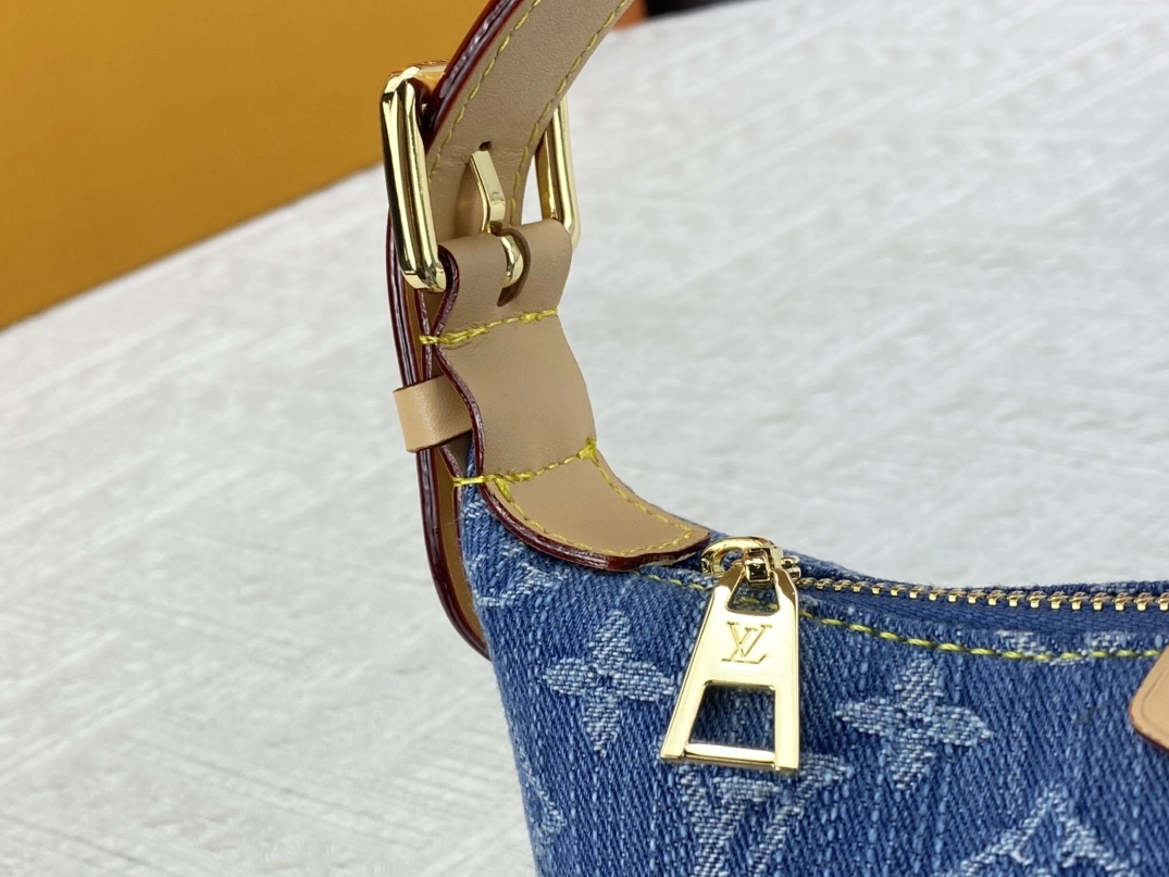 Sleek 4132 Louis Vuitton AAA Quality Shoulder Bags For Women