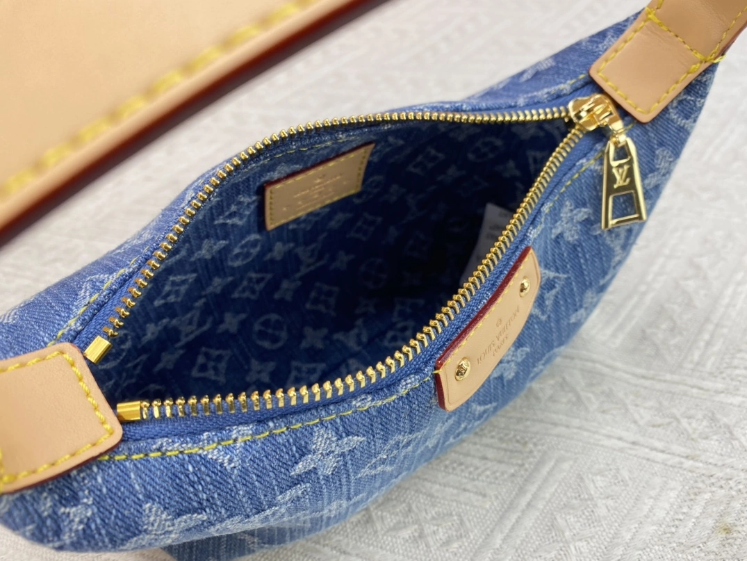 Sleek 4132 Louis Vuitton AAA Quality Shoulder Bags For Women
