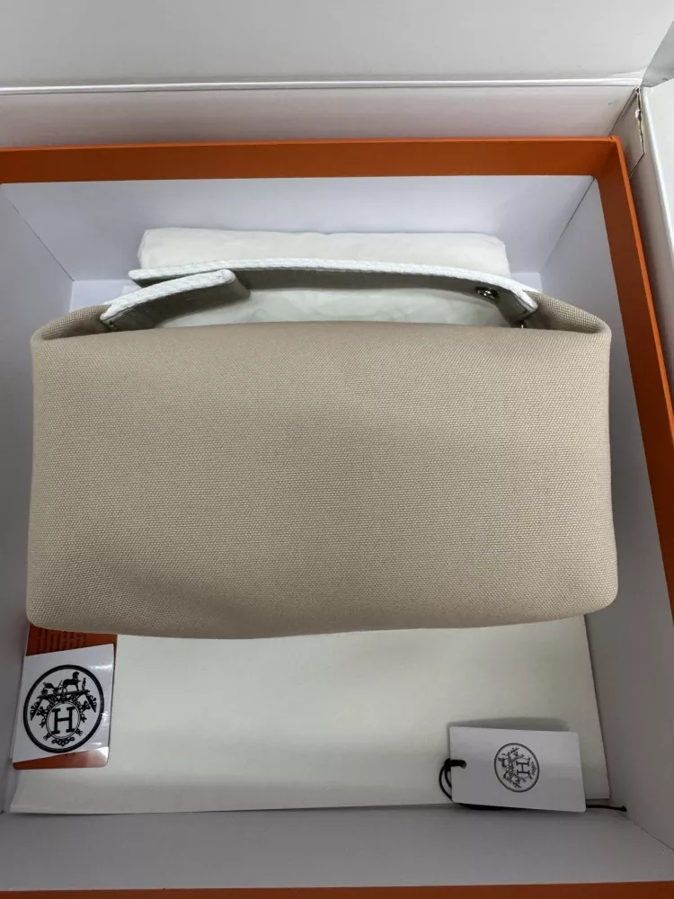 Sleek 4190 Hermes AAA Quality Handbags For Women