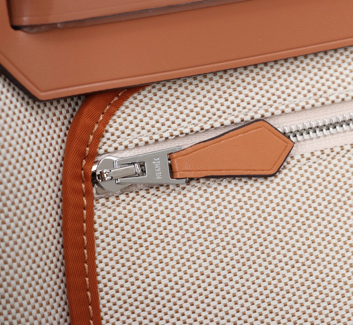 Sleek 4590 Hermes AAA Quality Handbags For Women