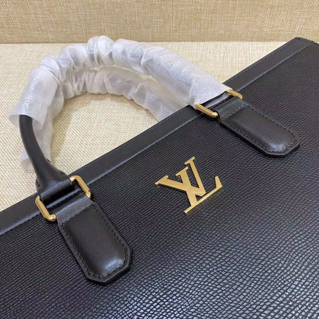 Sleek 4598 Louis Vuitton AAA Man Handbags