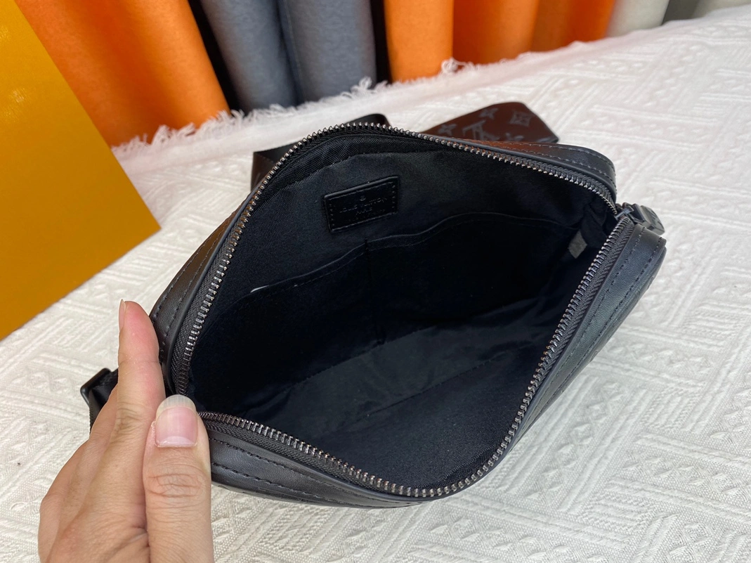 Sleek 4608 Louis Vuitton AAA Man Messenger Bags