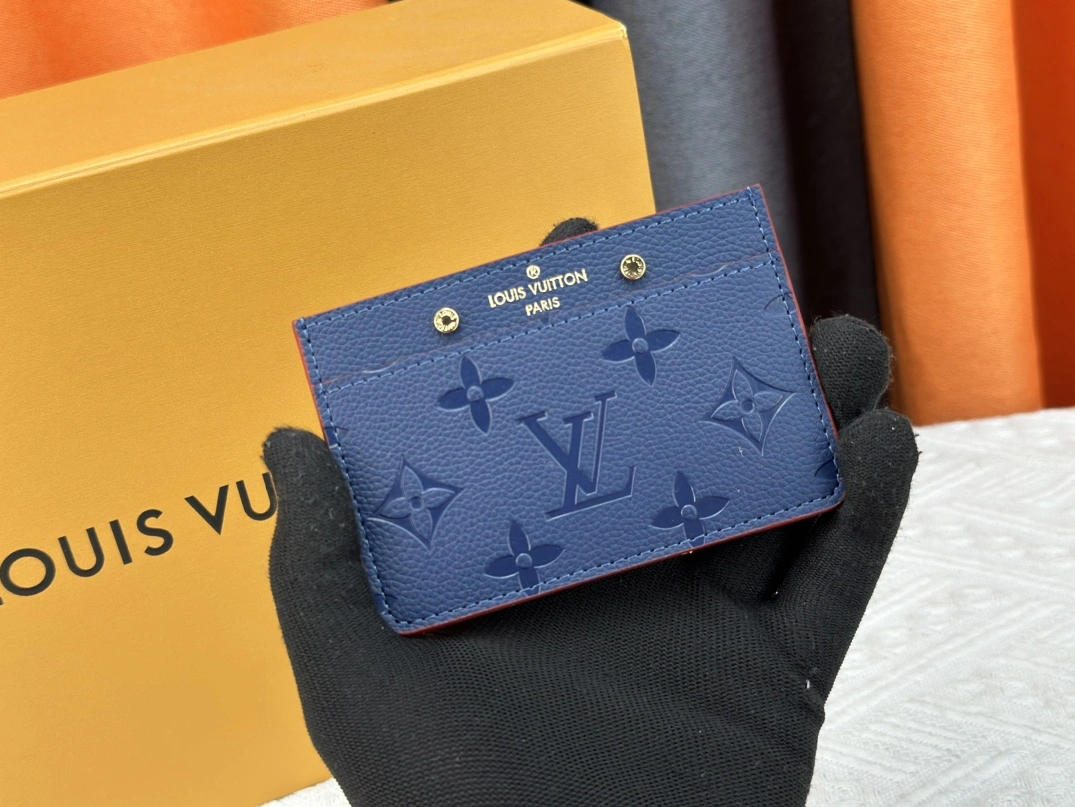 Sleek 4649 Louis Vuitton LV Card Case For Women
