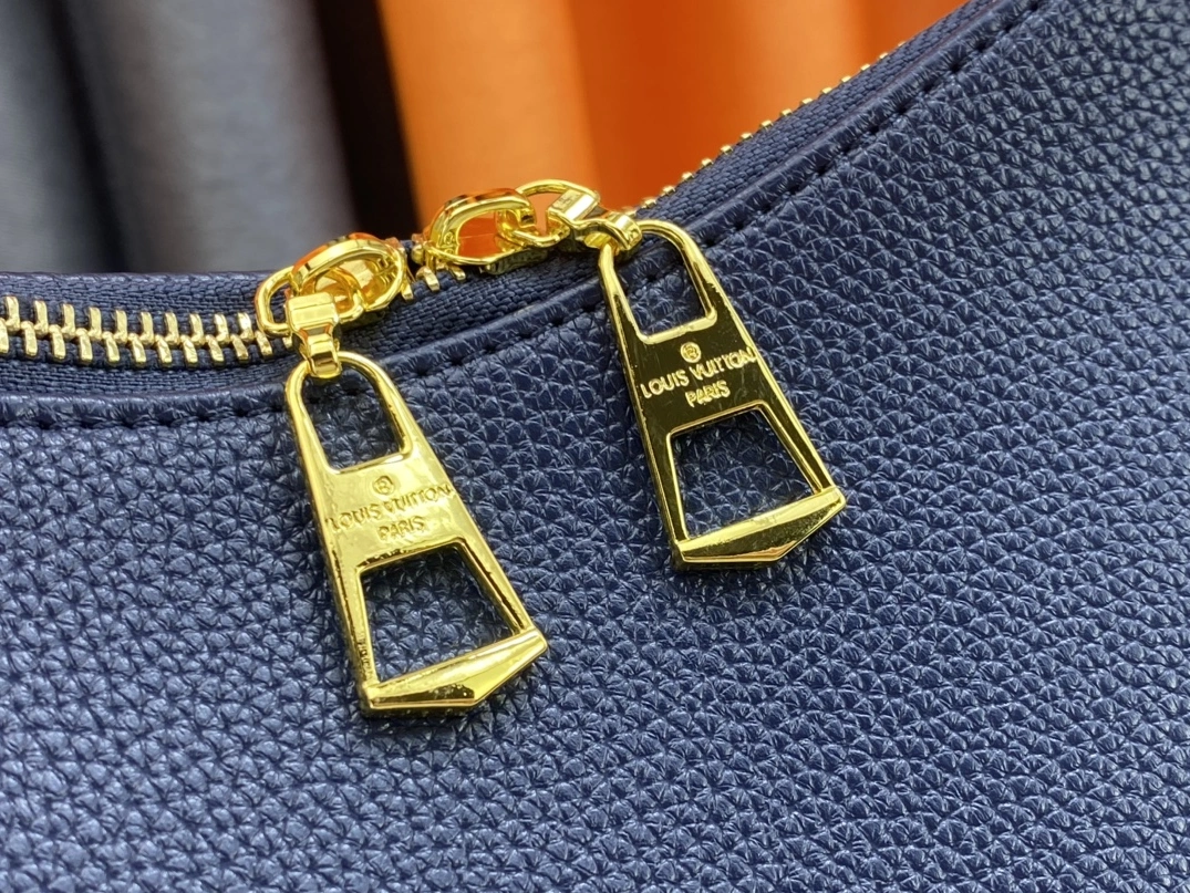 Sleek 4666 Louis Vuitton AAA Quality Handbags For Women