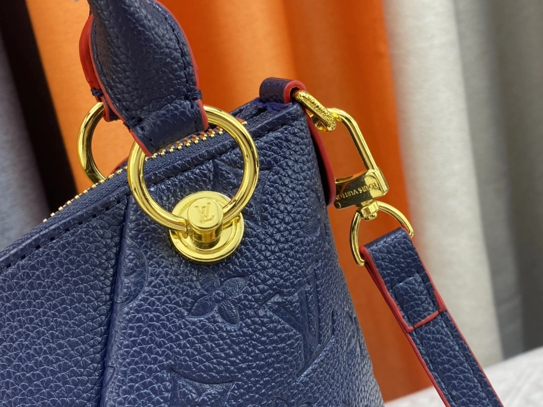 Sleek 4666 Louis Vuitton AAA Quality Handbags For Women