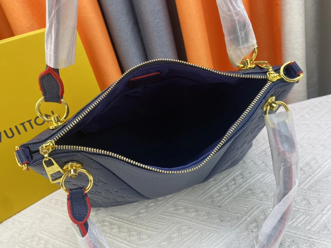Sleek 4666 Louis Vuitton AAA Quality Handbags For Women
