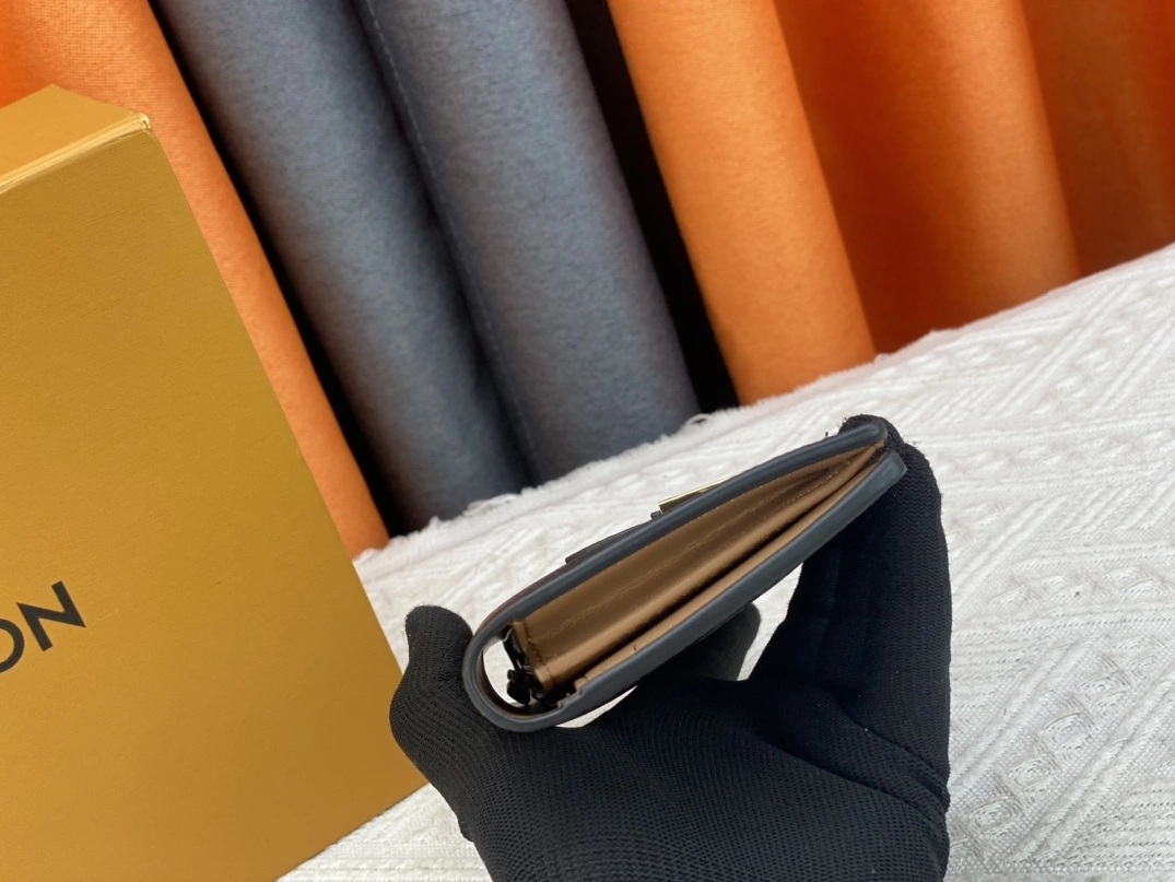 Sleek 4846 Louis Vuitton AAA Quality Wallets