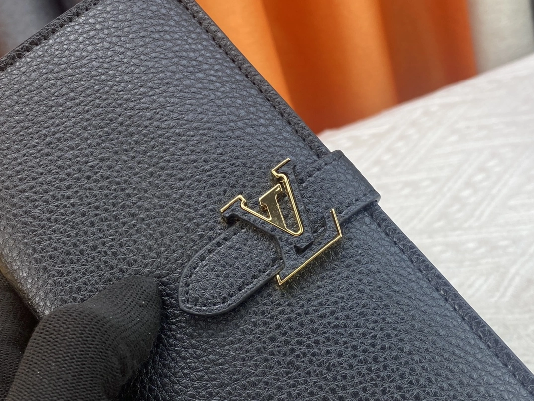 Sleek 4846 Louis Vuitton AAA Quality Wallets