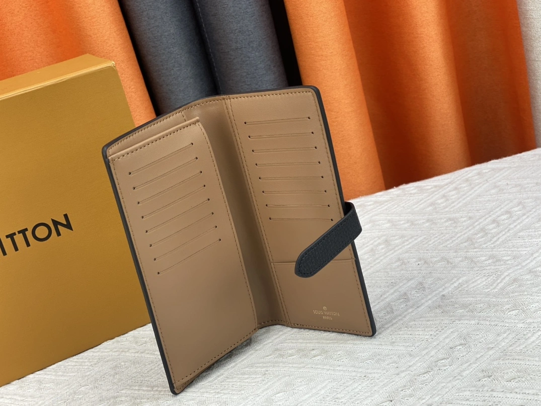 Sleek 4846 Louis Vuitton AAA Quality Wallets