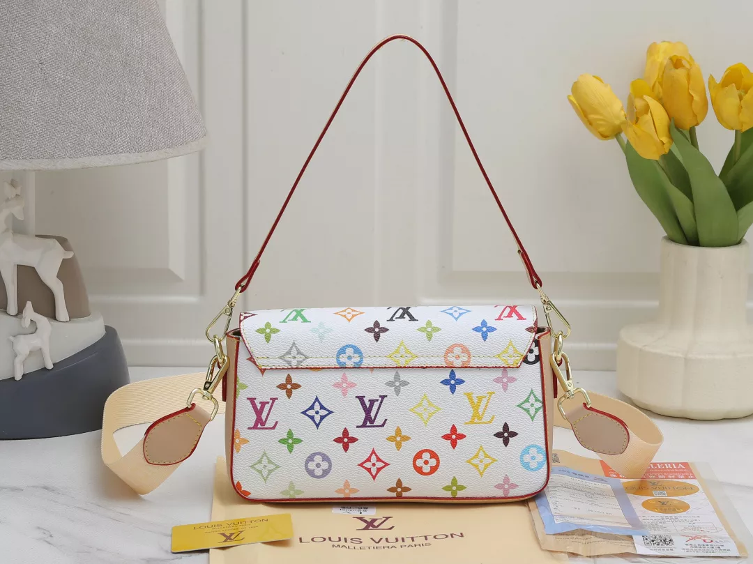 Sleek 560 Louis Vuitton Messenger Bags For Women