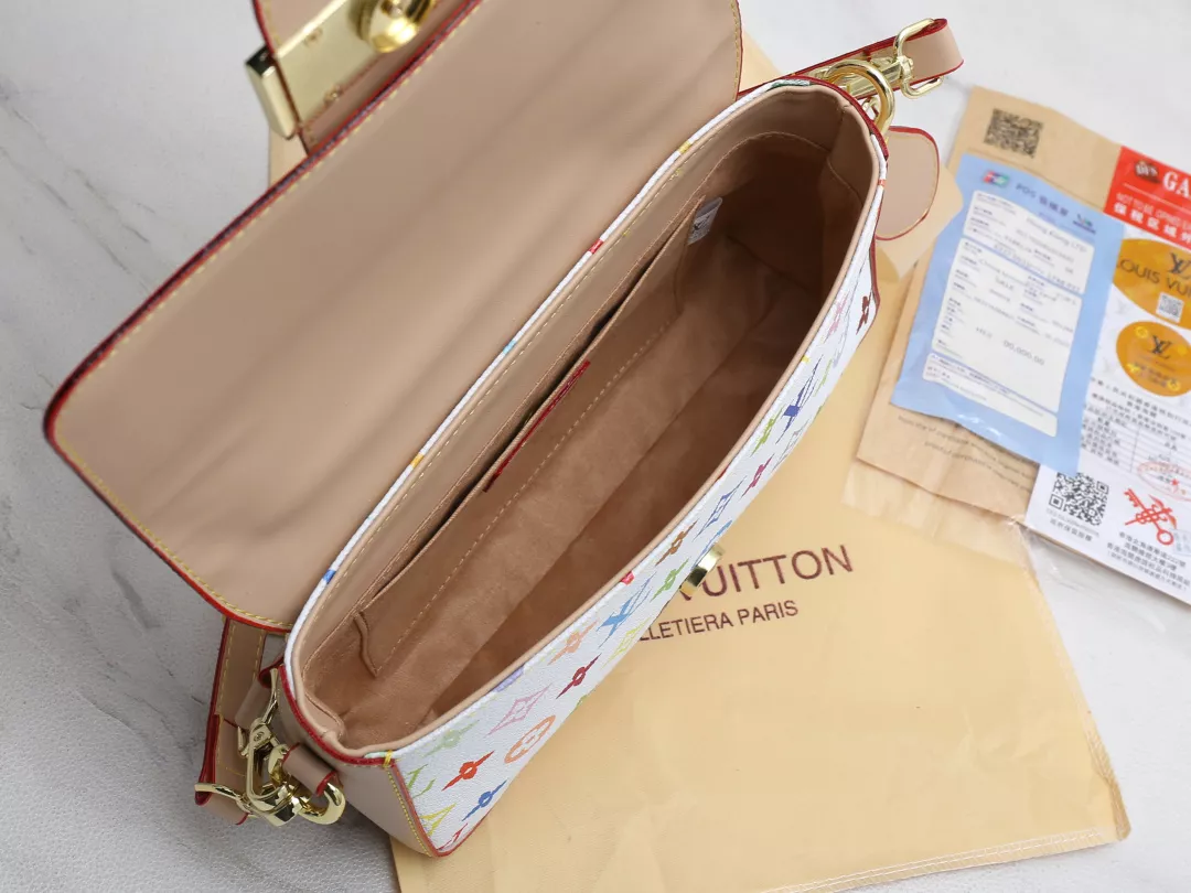 Sleek 560 Louis Vuitton Messenger Bags For Women