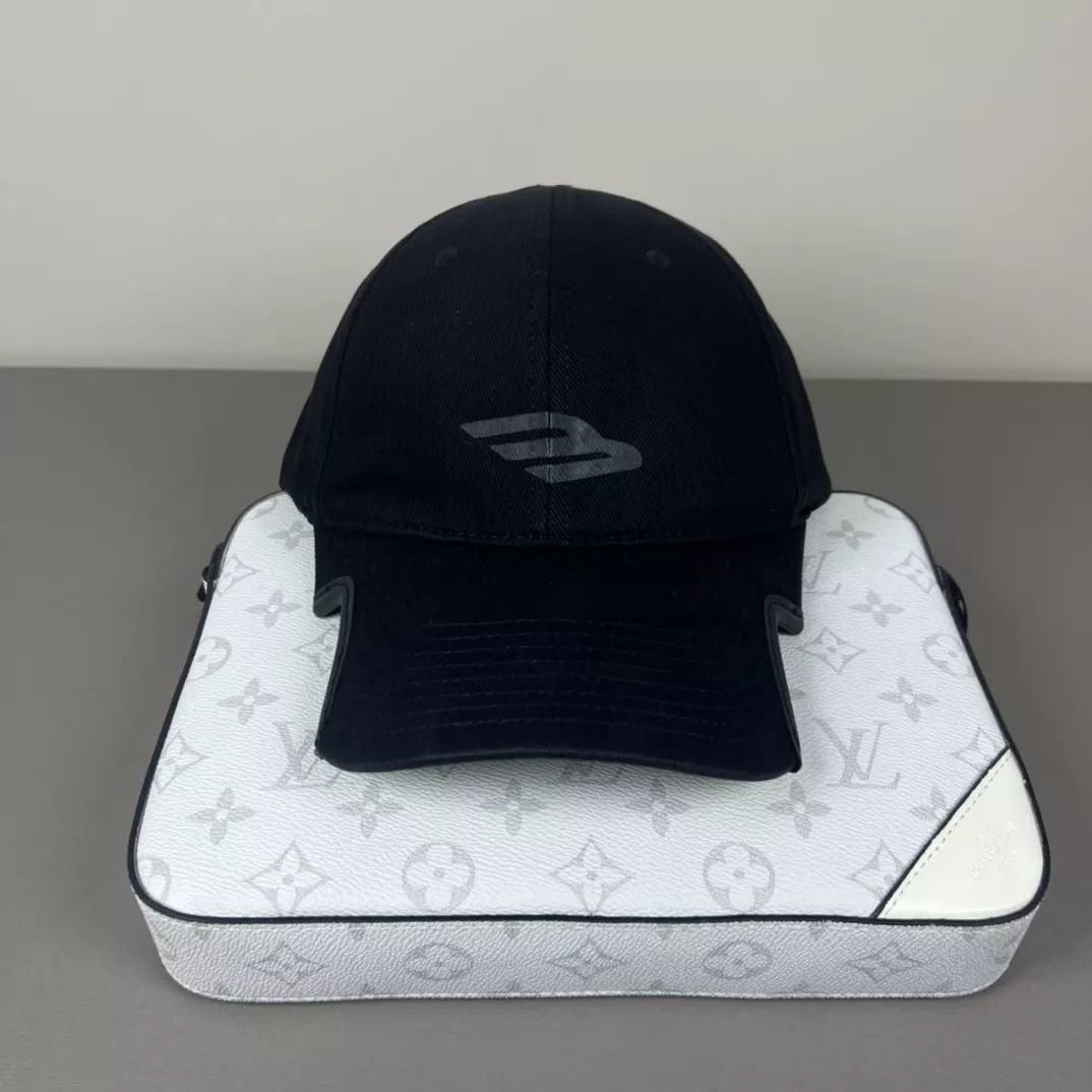 Sleek 5645 Balenciaga Caps