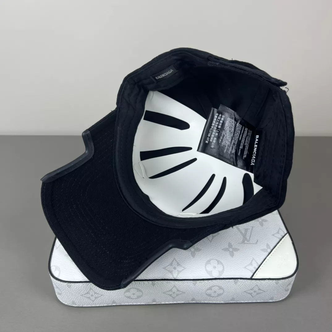 Sleek 5645 Balenciaga Caps