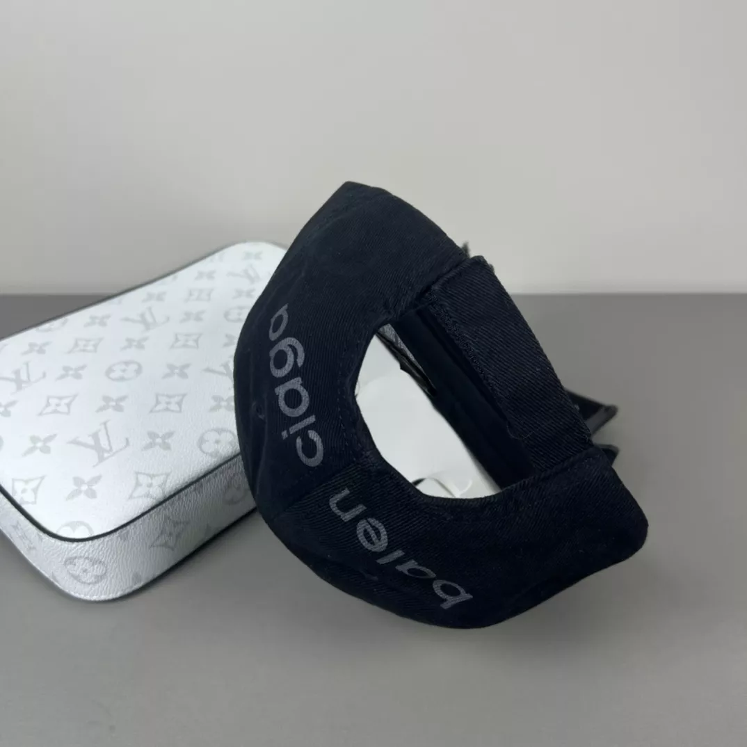 Sleek 5645 Balenciaga Caps