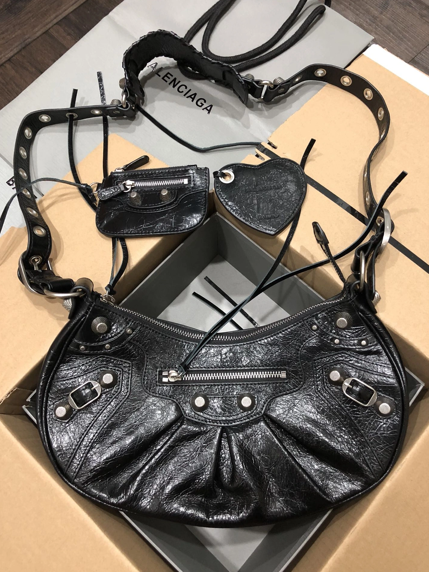 Sleek 5865 Balenciaga AAA Quality Messenger Bags For Women
