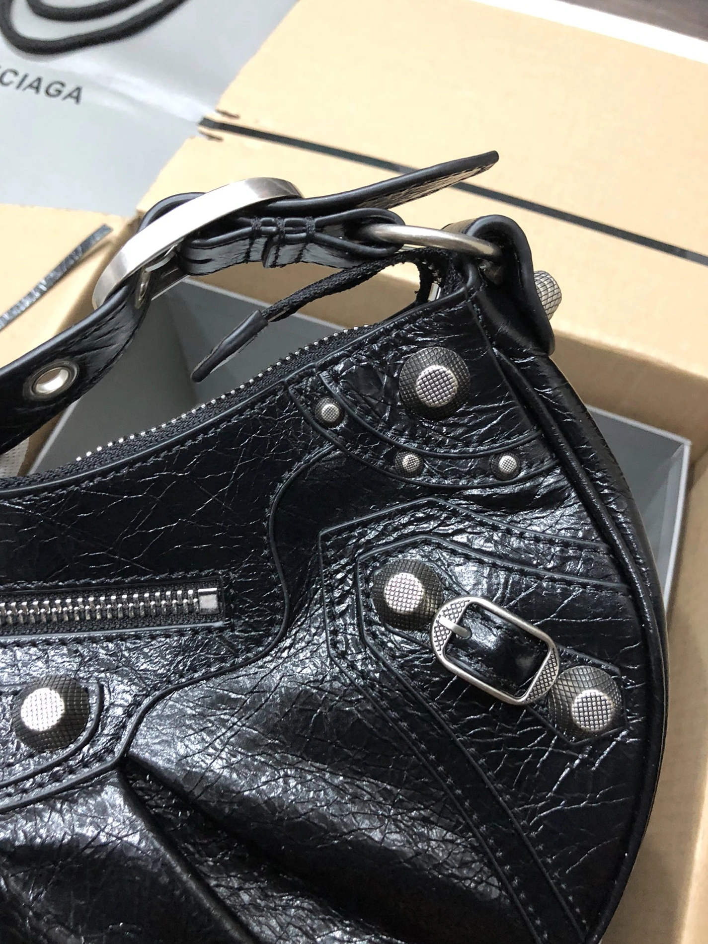 Sleek 5865 Balenciaga AAA Quality Messenger Bags For Women