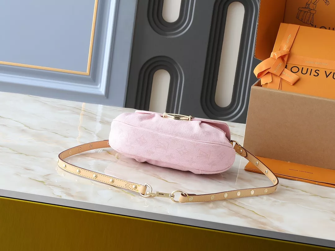 Sleek 5876 Louis Vuitton Messenger Bags For Women