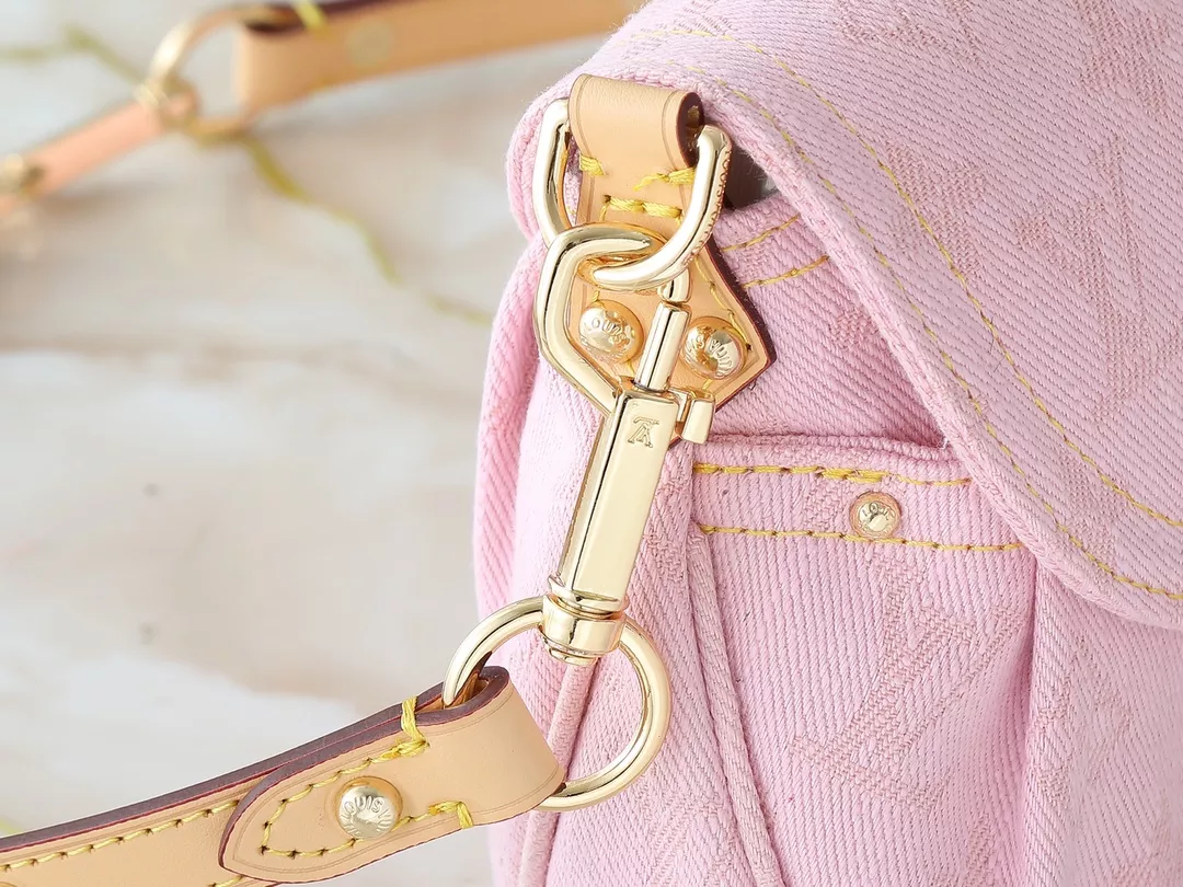 Sleek 5876 Louis Vuitton Messenger Bags For Women