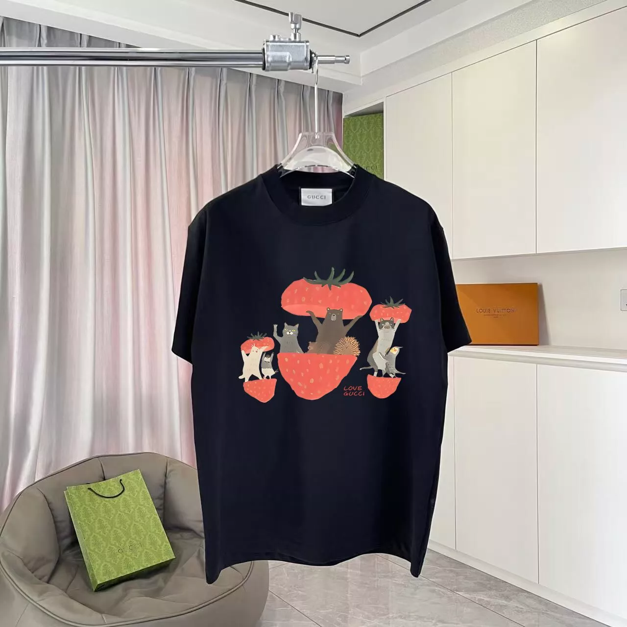 Sleek 5880 Gucci T-Shirts Short Sleeved For Unisex