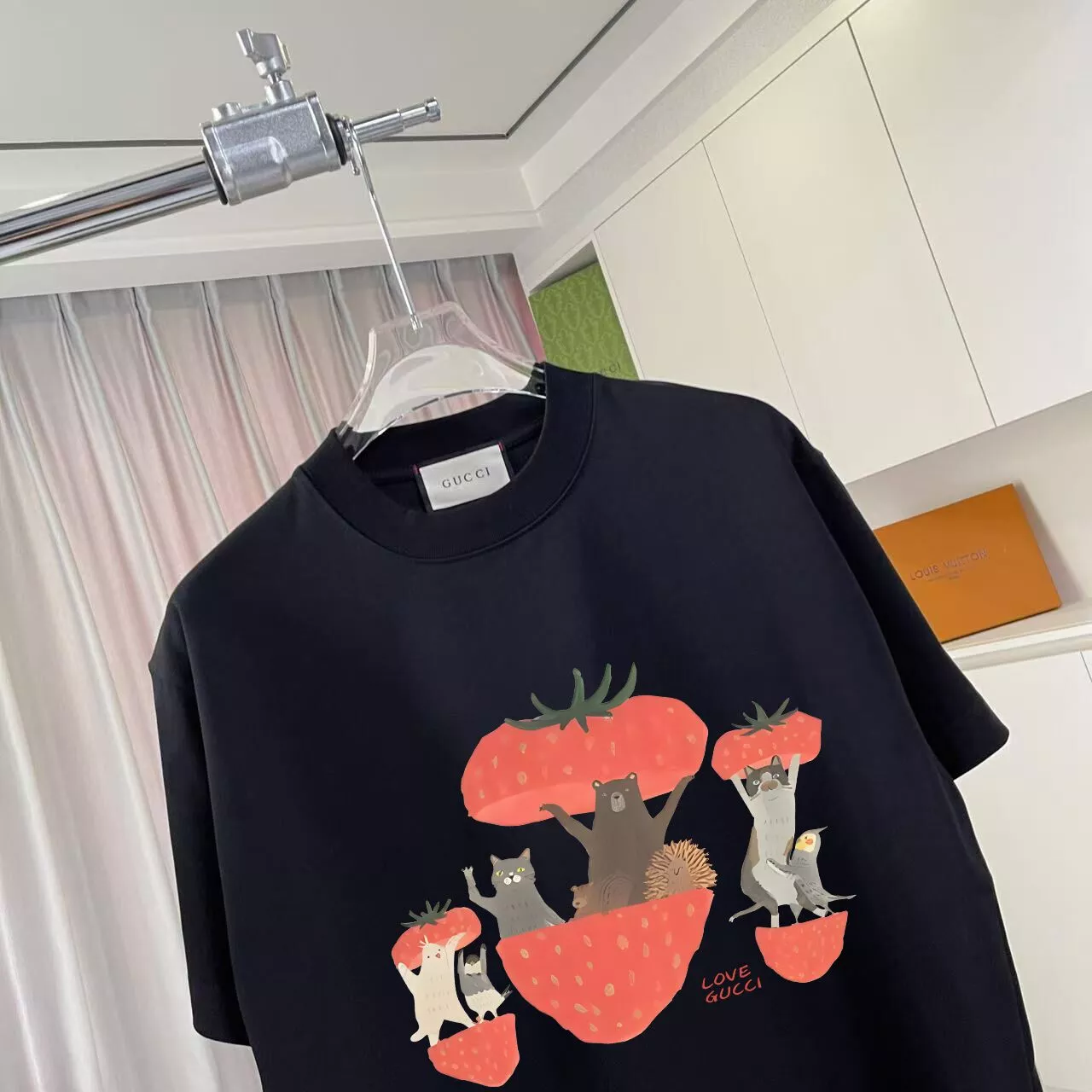 Sleek 5880 Gucci T-Shirts Short Sleeved For Unisex