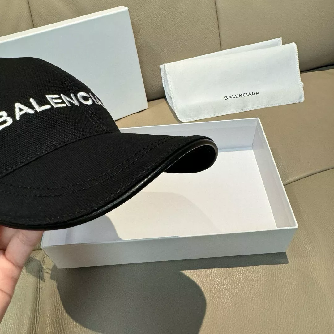 Sleek 6137 Balenciaga Caps