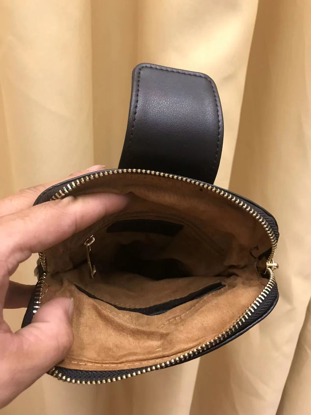 Sleek 6147 Louis Vuitton AAA Man Messenger Bags