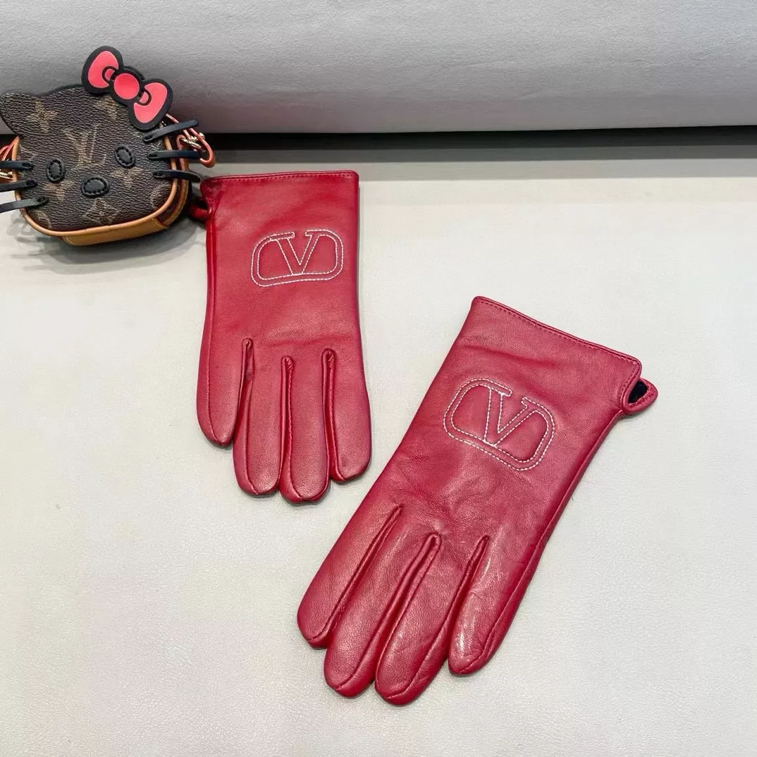 Sleek 635 Valentino Gloves For Women