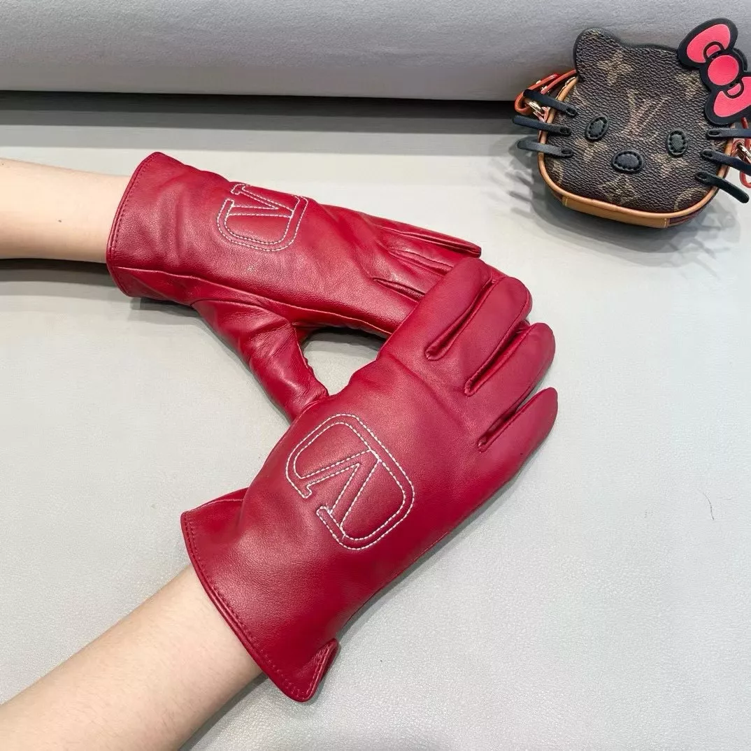 Sleek 635 Valentino Gloves For Women