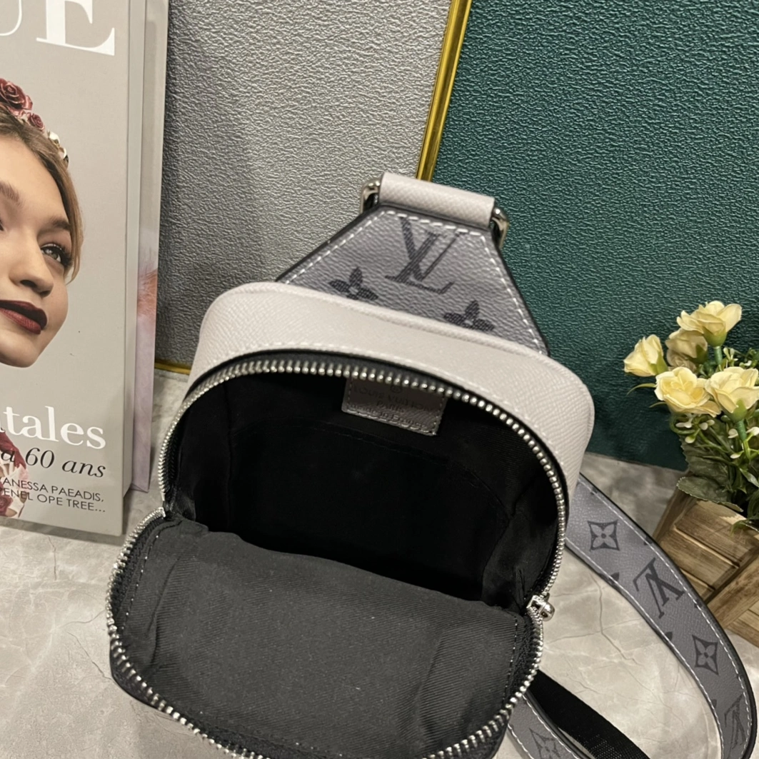 Sleek 6379 Louis Vuitton AAA Man Messenger Bags