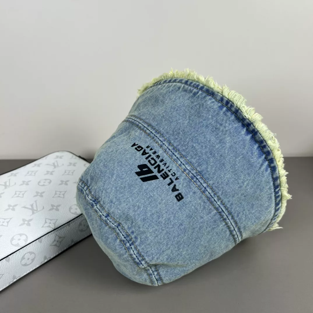 Sleek 6542 Balenciaga Caps