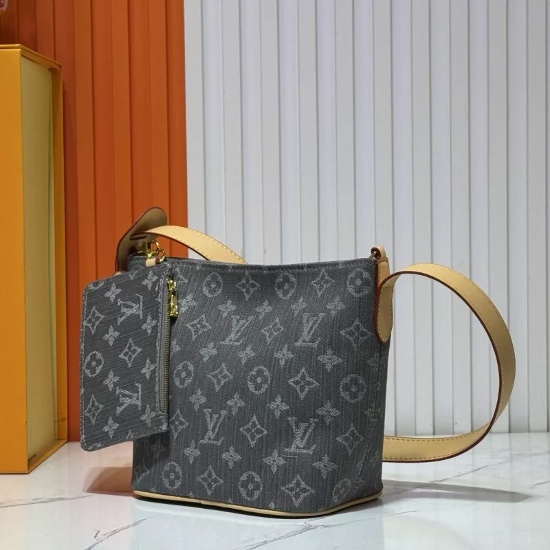 Sleek 6547 Louis Vuitton AAA Quality Messenger Bags For Women