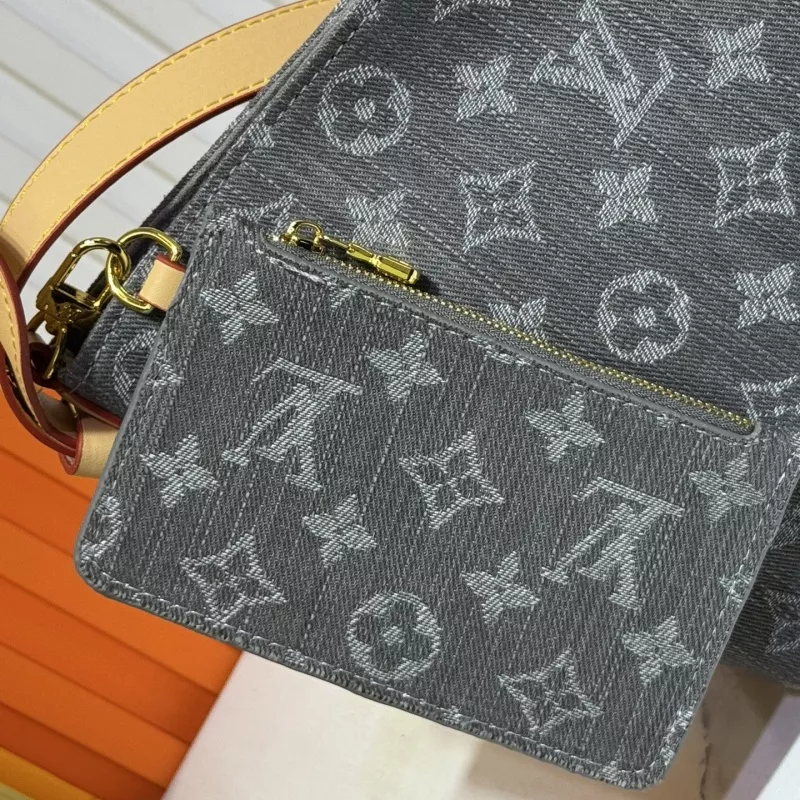 Sleek 6547 Louis Vuitton AAA Quality Messenger Bags For Women