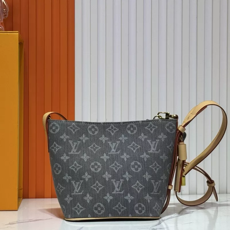 Sleek 6547 Louis Vuitton AAA Quality Messenger Bags For Women