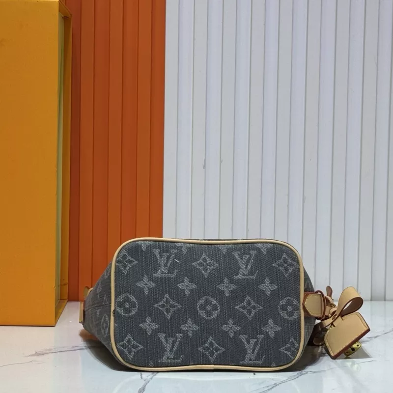 Sleek 6547 Louis Vuitton AAA Quality Messenger Bags For Women
