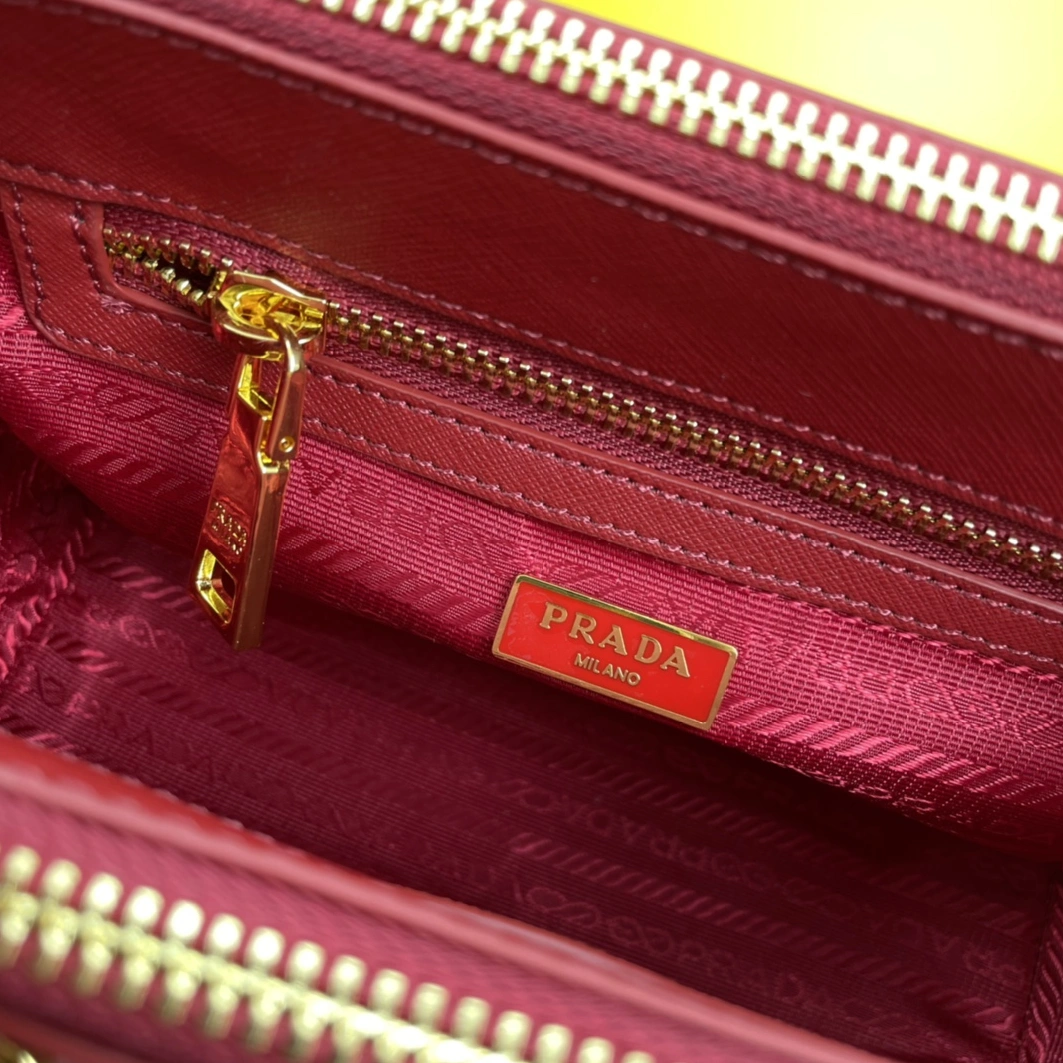 Sleek 6551 Prada AAA Quality Handbags For Women