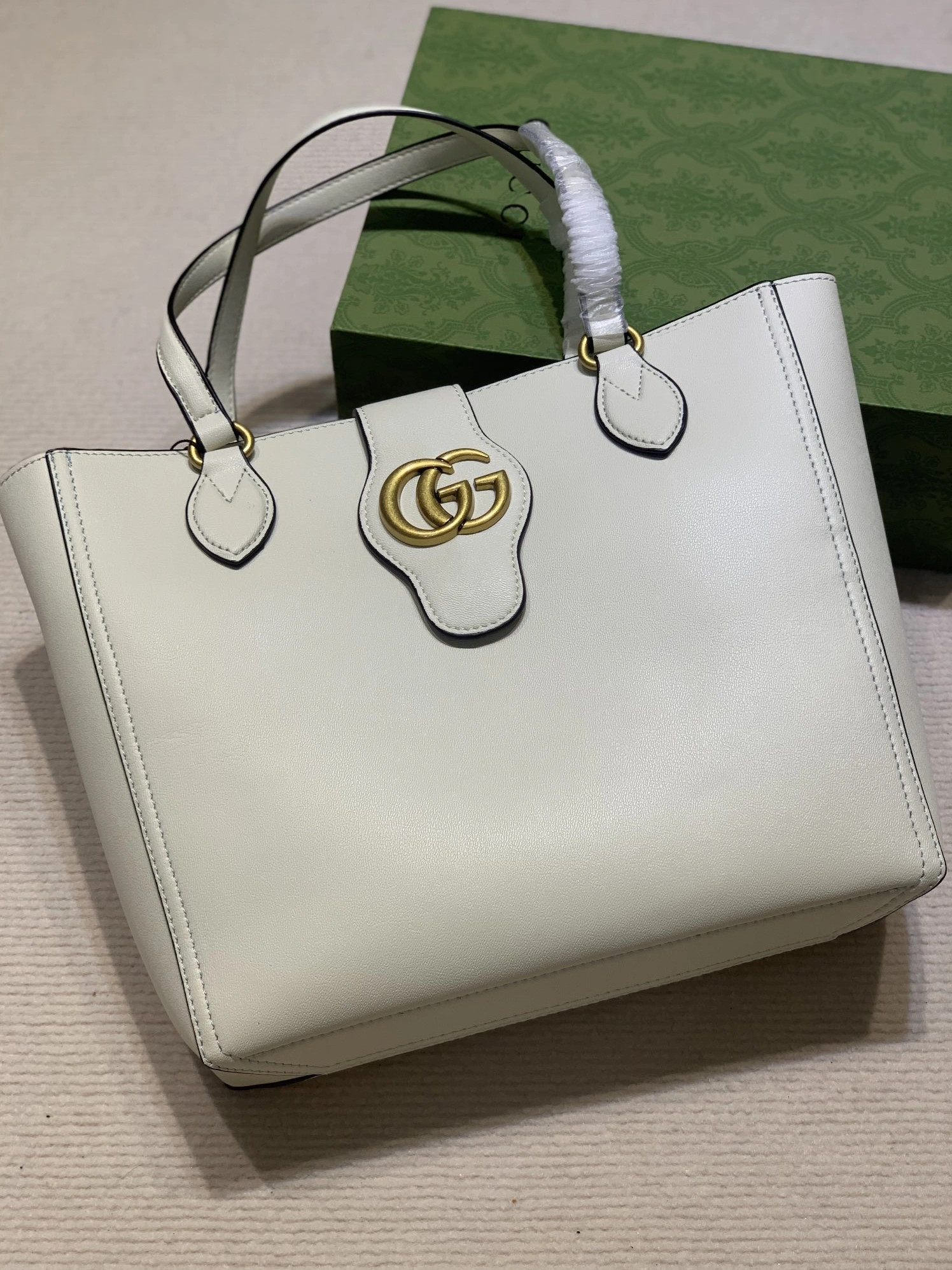 Sleek 6657 Gucci AAA Quality Handbags For Women