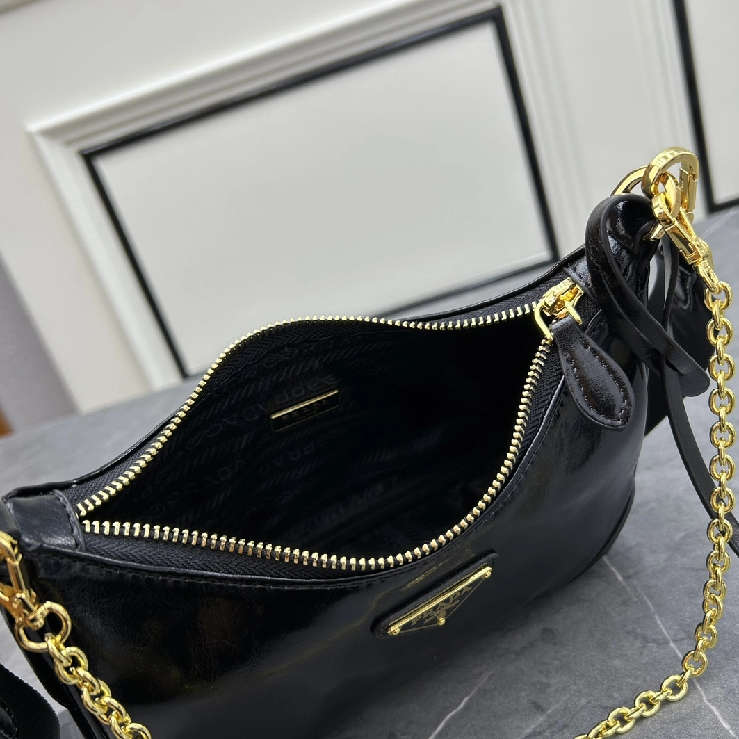 Sleek 6707 Prada AAA Quality Messenger Bags For Women