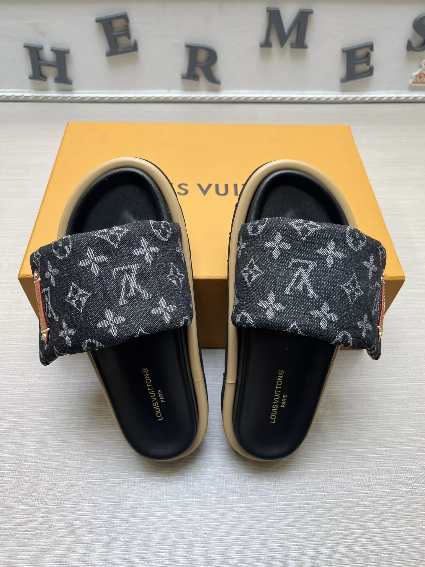 Sleek 6834 Louis Vuitton Slippers For Women