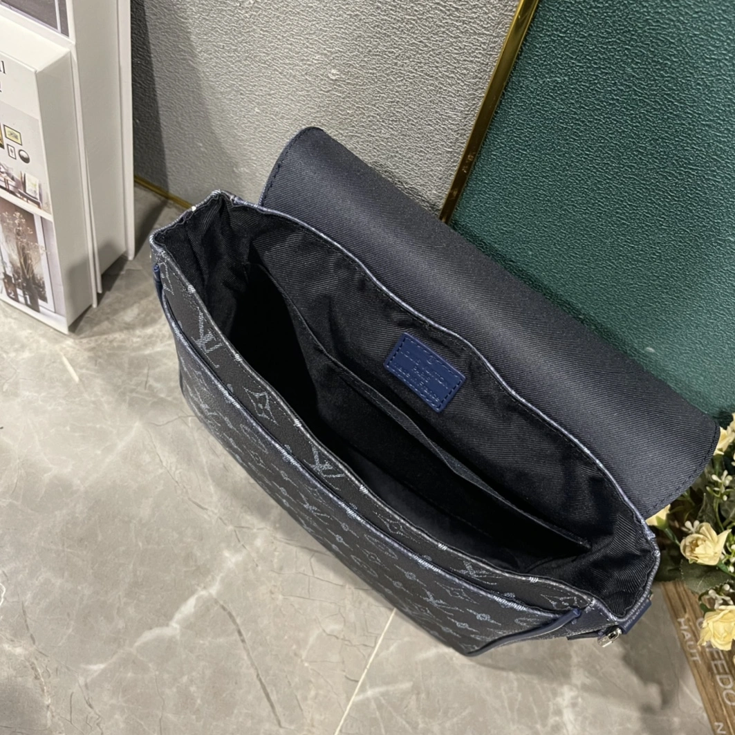 Sleek 6991 Louis Vuitton AAA Man Messenger Bags