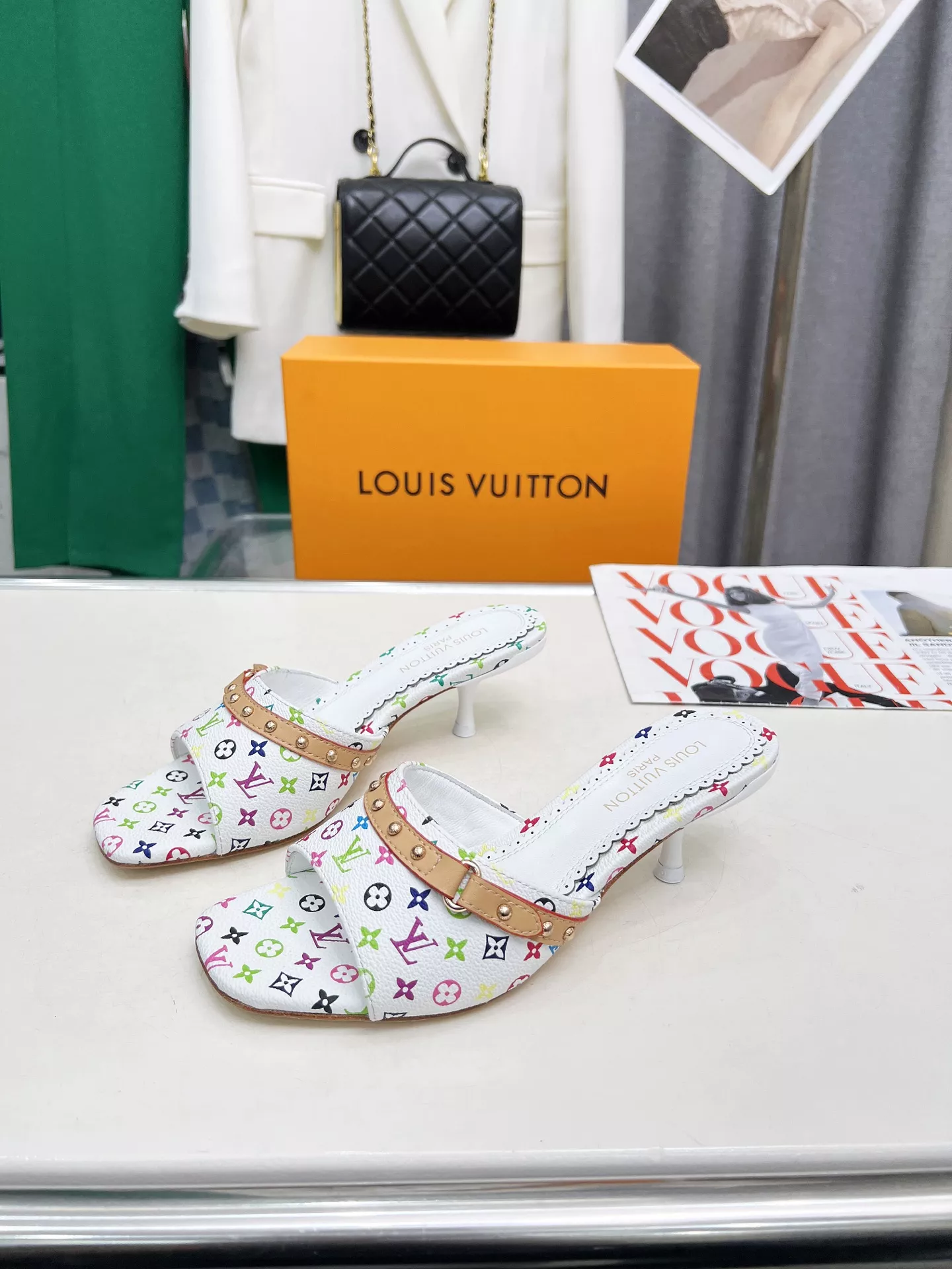 Sleek 724 Louis Vuitton Slippers For Women