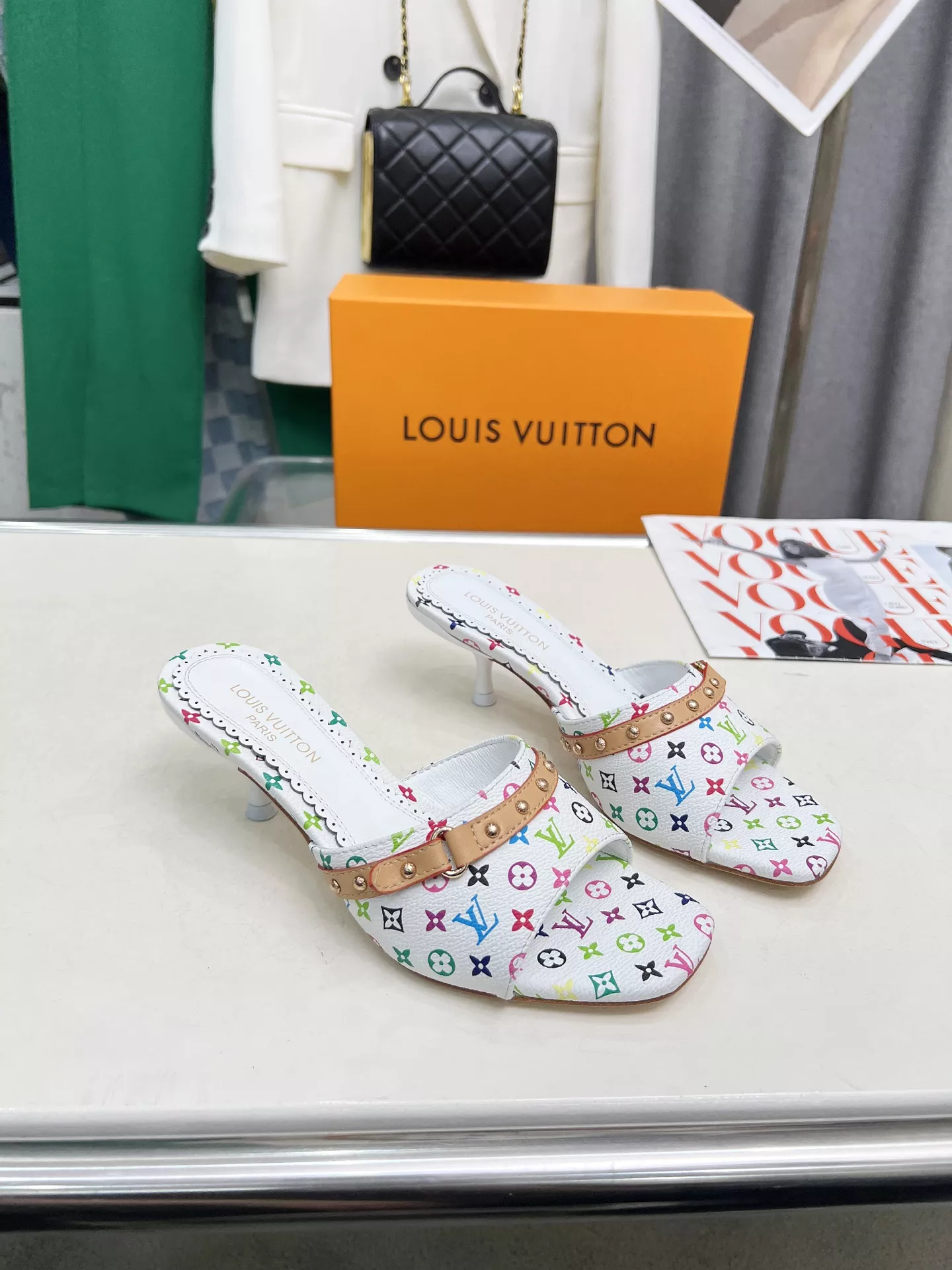 Sleek 724 Louis Vuitton Slippers For Women