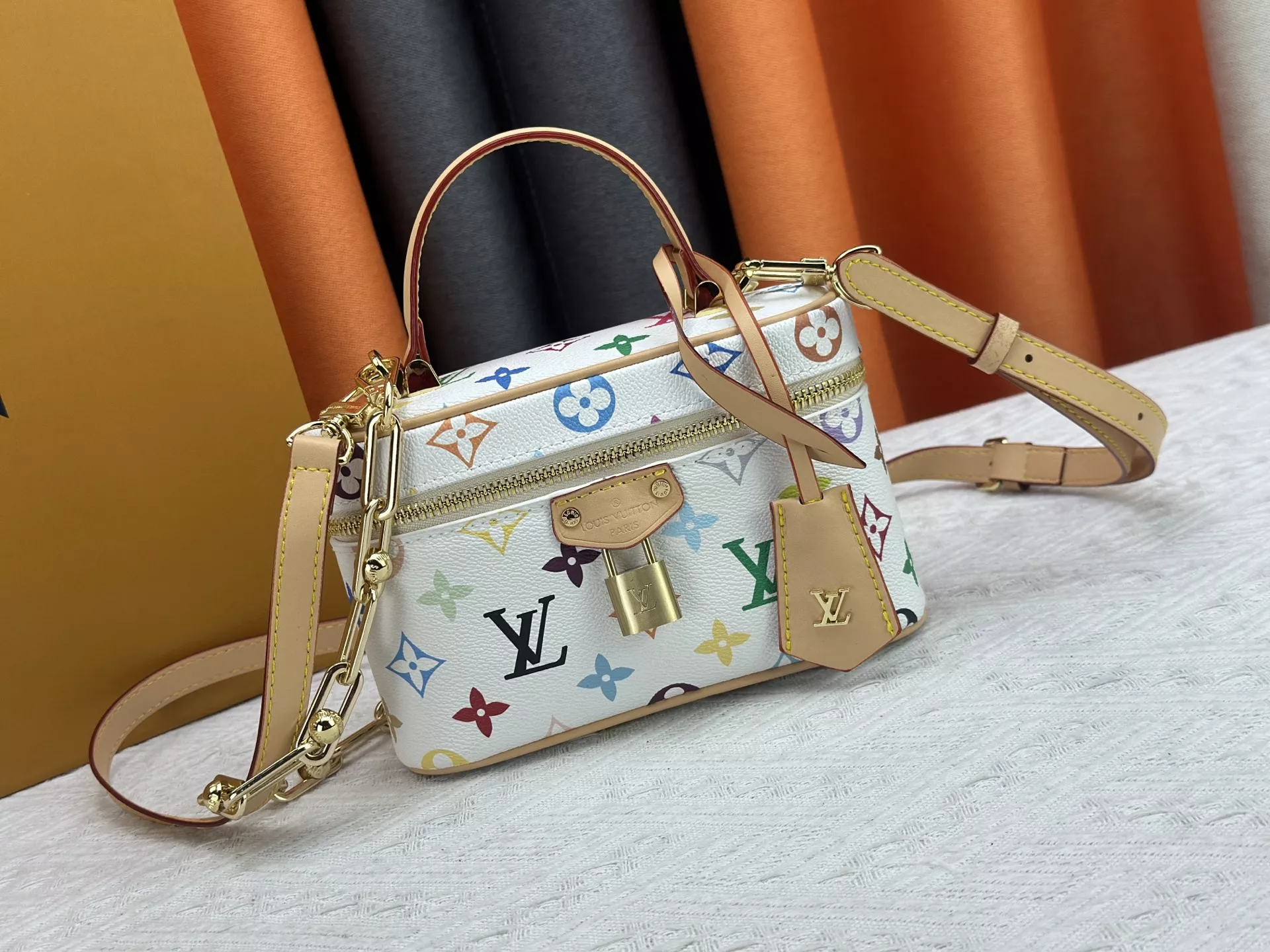 Sleek 7331 Louis Vuitton AAA Quality Messenger Bags For Women