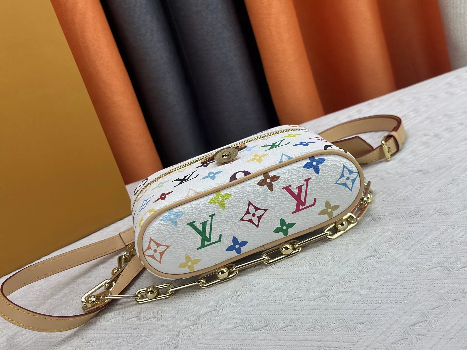Sleek 7331 Louis Vuitton AAA Quality Messenger Bags For Women