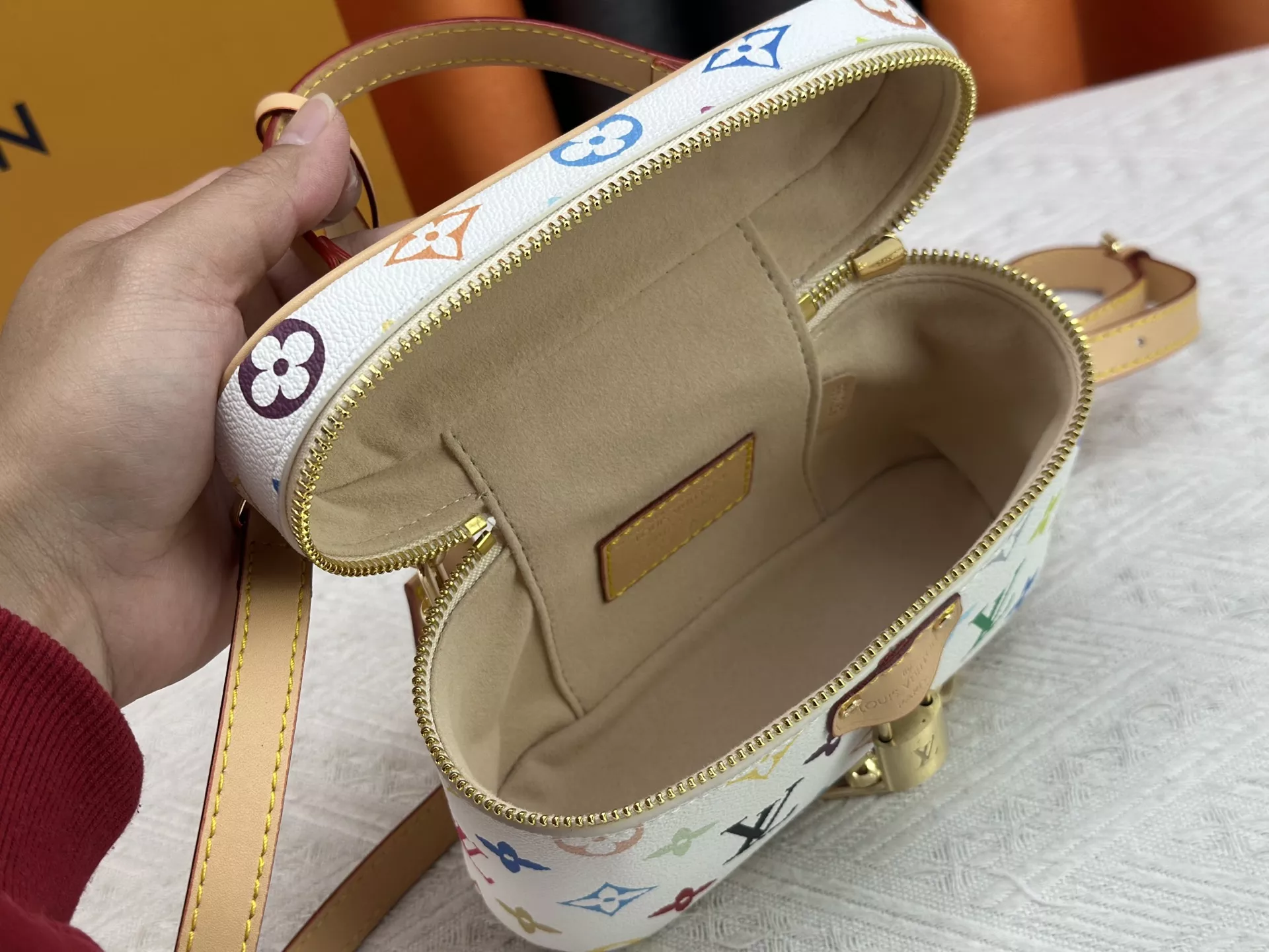 Sleek 7331 Louis Vuitton AAA Quality Messenger Bags For Women