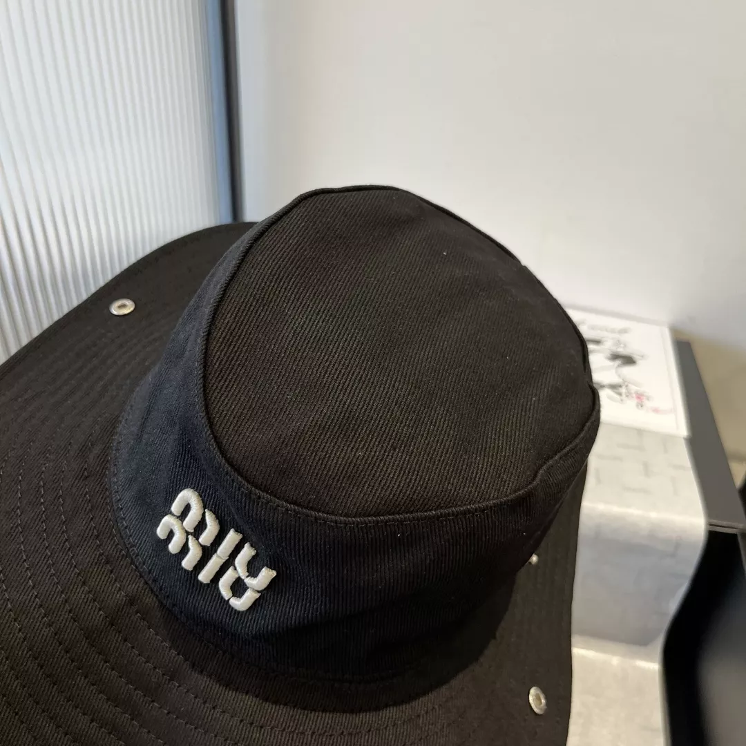 Sleek 7375 MIU MIU Caps