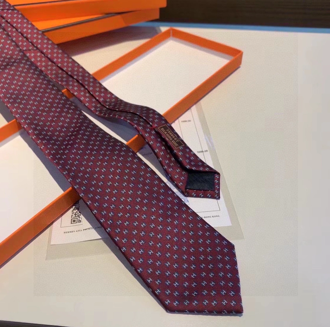 Sleek 7440 Hermes Necktie For Men