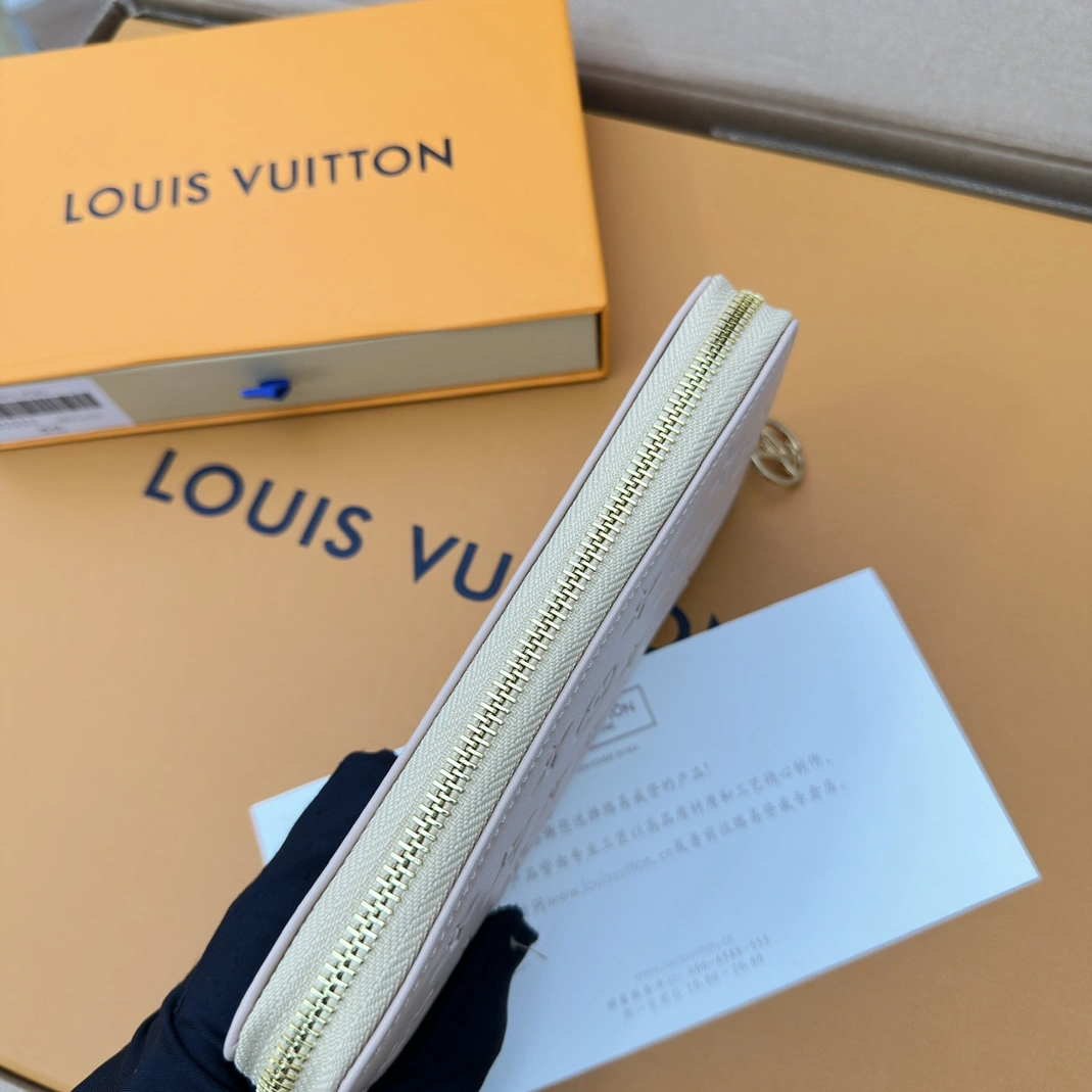 Sleek 7499 Louis Vuitton LV Wallets For Women